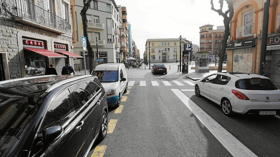 Se plantea reducir el tráfico de vehículos en las inmediaciones de la plaza Corsini. FOTO: PERE FERRÉ