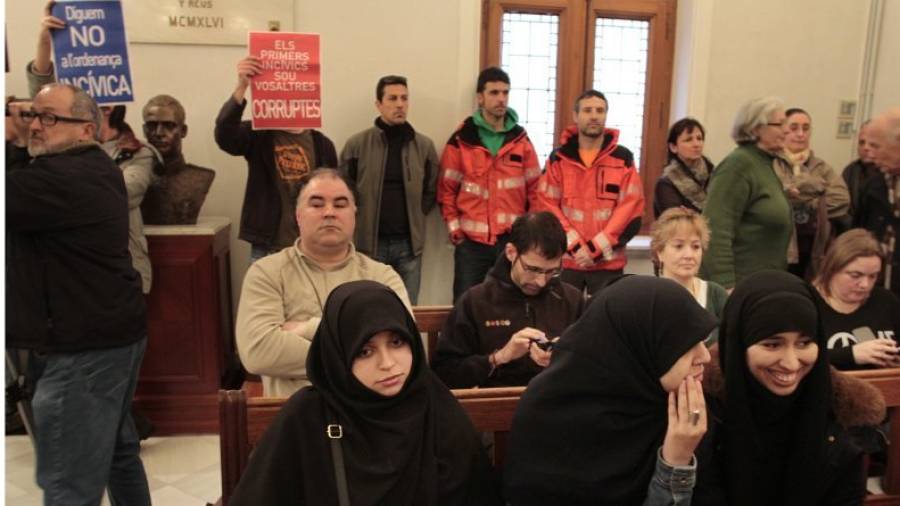 Imagen de archivo del pleno municipal de febrero de 2014 cuando se aprobó la ordenanza de civismo. Foto: Pere Ferré/DT