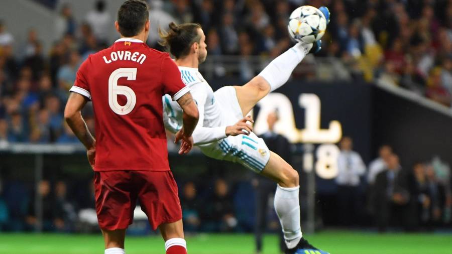 Momento del gol de chilena de Bale. EFE
