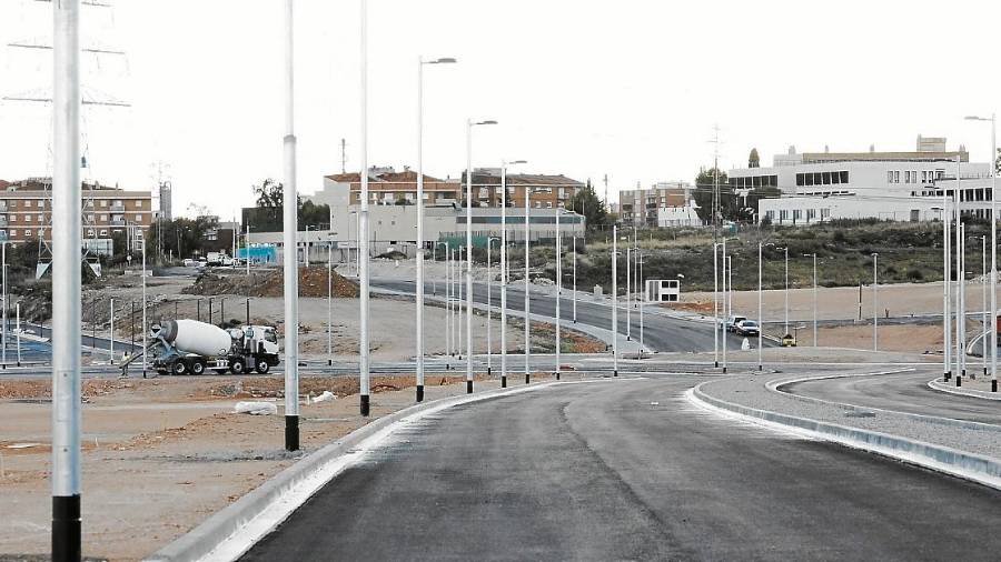 Estado actual de las obras en el vial de acceso al barrio de Bonavista. FOTO: PERE FERRÉ