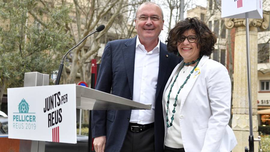 Montserrat Vilella y Carles Pellicer durante el acto celebrado este martes en la plaza Llibertat. FOTO: A. González
