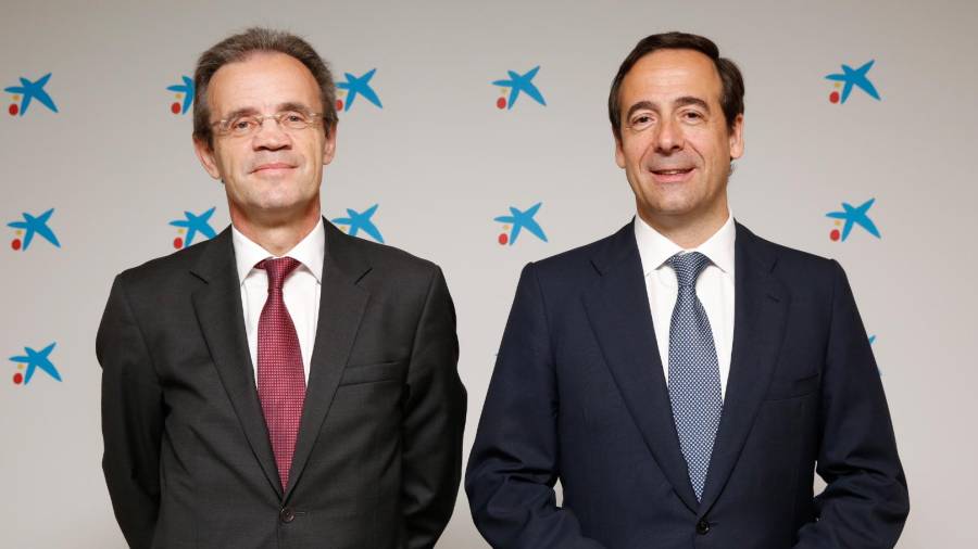 Jordi Gual y Gonzalo Gortázar, presidente y consejero delegado de CaixaBank respectivamente