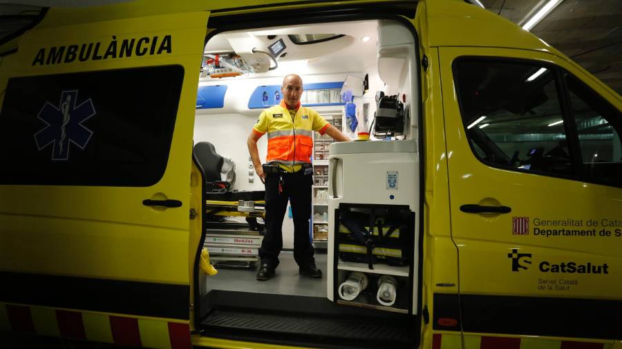 Francesc Ferratjes, en la ambulancia. Foto: Pere Ferré