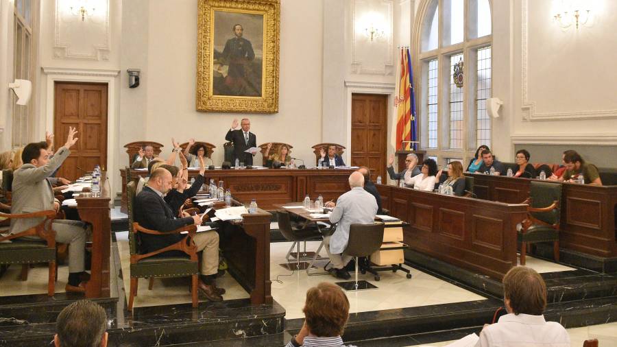 El pleno del Ayuntamiento de Reus aprobó una modificación de crédito para tirar adelante los presupuestos participativos. Foto: A. González
