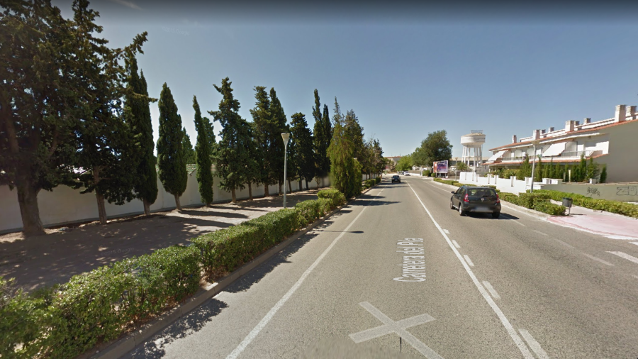 També es preveu millorar el tram de vorera que va des de la plaça del Cementiri fins al carrer Francesc Costas. Foto: Google Maps.