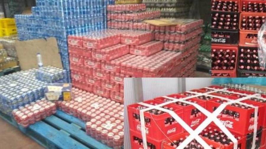 Las botellas de Coca-Cola intervenidas por la Guardia Civil. Foto: Guardia Civil.