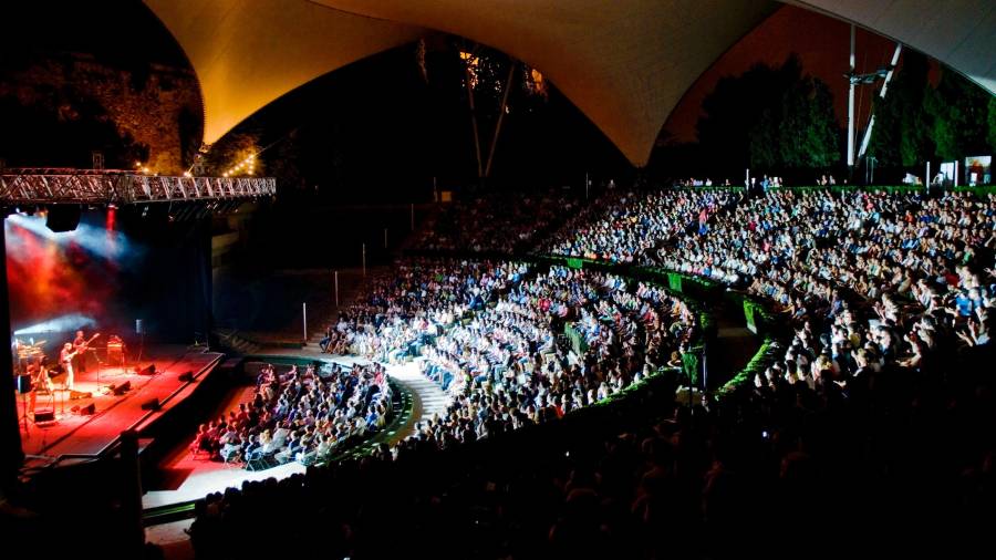 Imagen de archivo de un concierto en el Auditori del Camp de Mart, durante el Festival d’Estiu. FOTO: dt