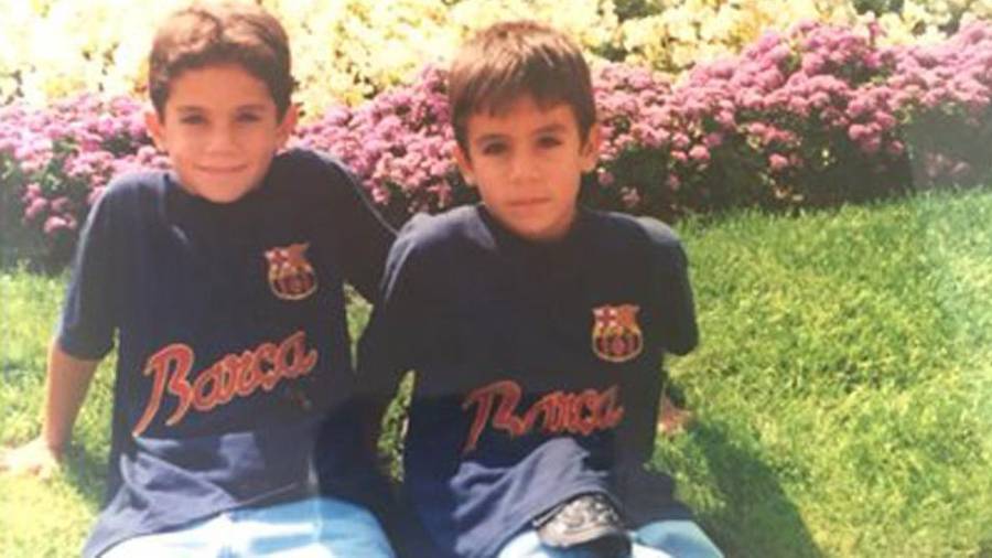 Marc y Eric Bartra con la camiseta del Barça en su niñez. Foto: Marc Bartra
