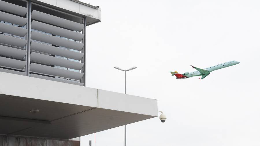 Un avió enlairant-se des de l’Aeroport de Reus. Imatge d’arxiu. FOTO: alfredo gonzález