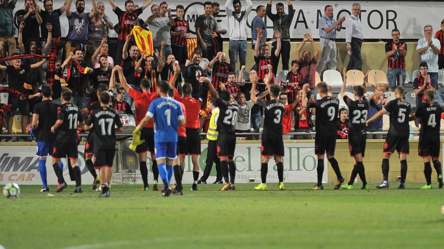 Los jugadores del CF Reus celebran la victoria en el Estadi frente al Numancia. Foto: Alfredo González