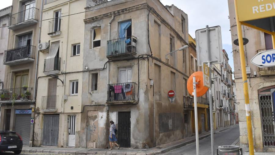 Sigue el malestar por un edificio okupado en el barrio del Carme de Reus