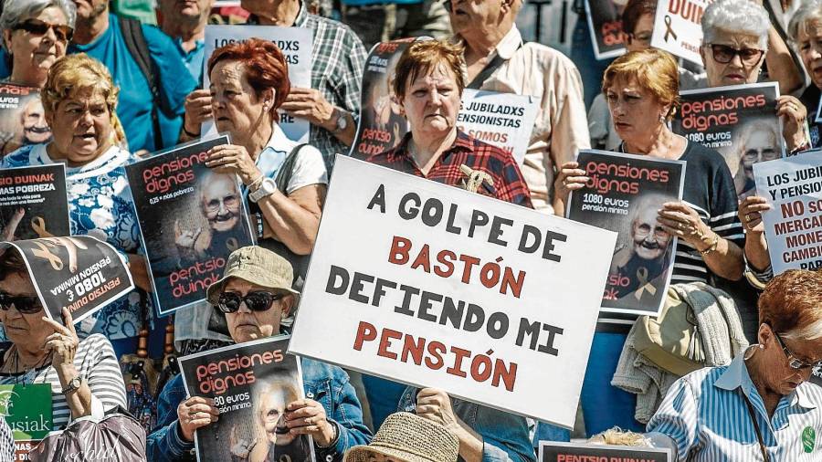 Una de las manifestaciones de jubilados celebradas durante los últimos meses para pedir pensiones dignas. FOTO: Javier Zorrilla/EFE
