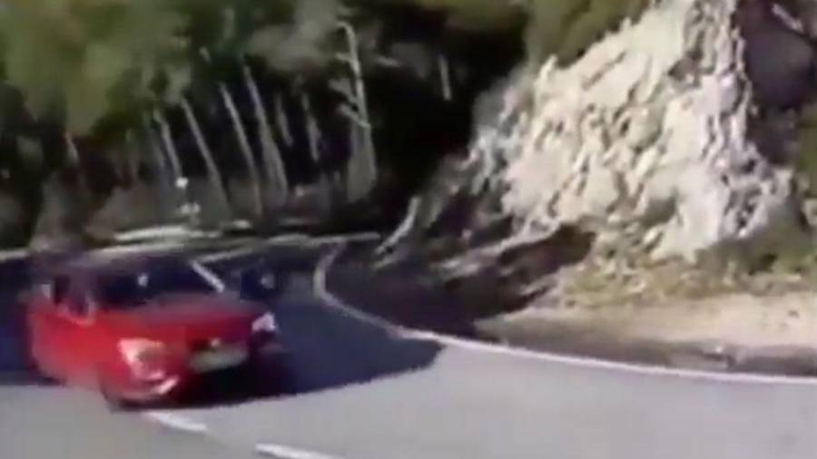 El coche captado en el vídeo en la carretera del Foix.