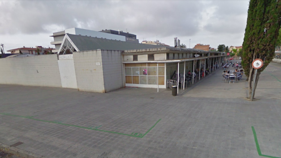 El presunto ladrón intentó robar en dos bares del entorno del Mercat Municipal de Vila-seca.