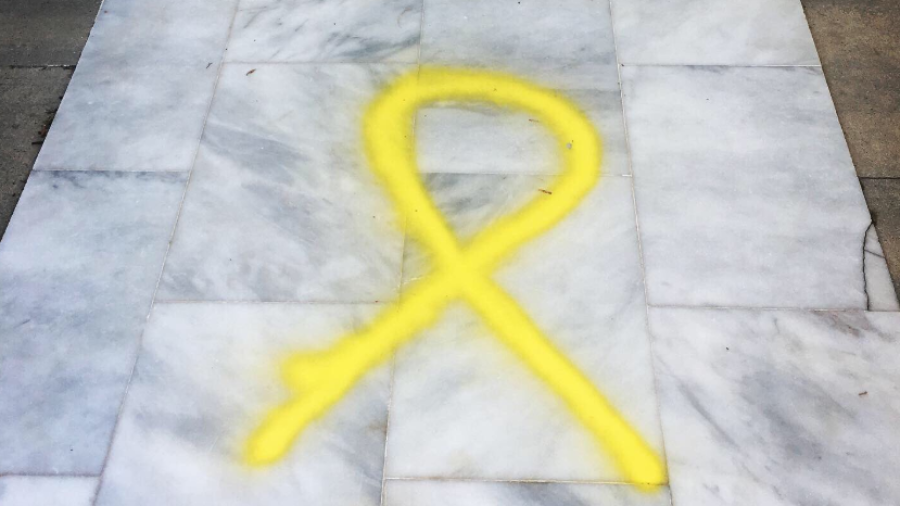 En Altafulla han aparecido pintadas de lazos amarillos. FOTO: @AltafullaCup
