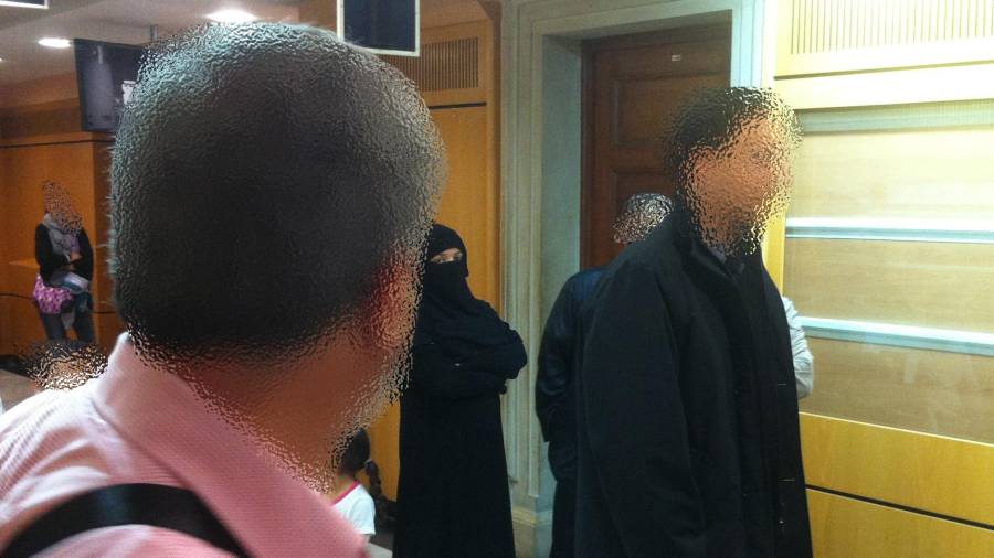 Imagen de archivo de una mujer con niqab en el Ayuntamiento de Reus. FOTO: DT