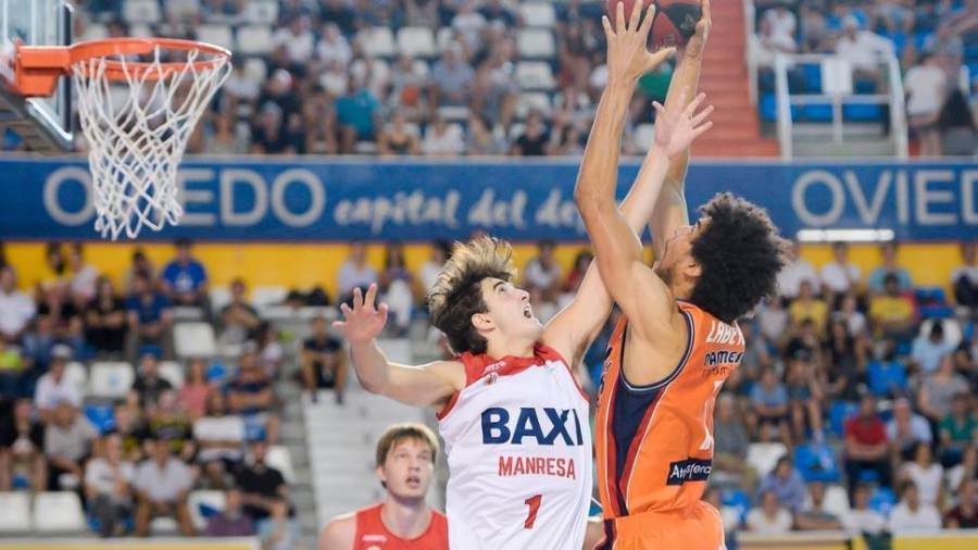 Partido entre el Baxi Manresa y el Valencia Basket