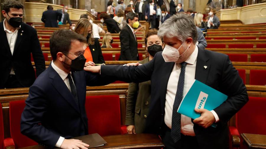 Aragonès y Batet, tras finalizar la primera sesión del debate de investidura. Foto: EFE