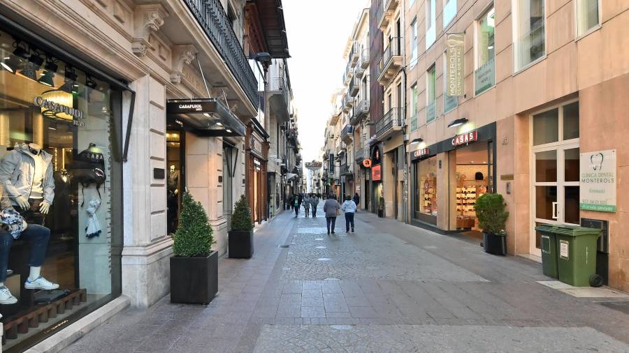 Una imagen de la calle Monterols, en Reus. Pimec Comerç sostiene que la afectación es generalizada en la provincia. Foto: Alfredo González