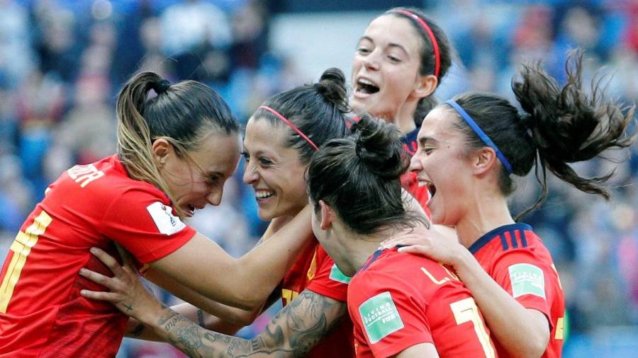 España celebra el gol conseguido ante Sudáfrica.