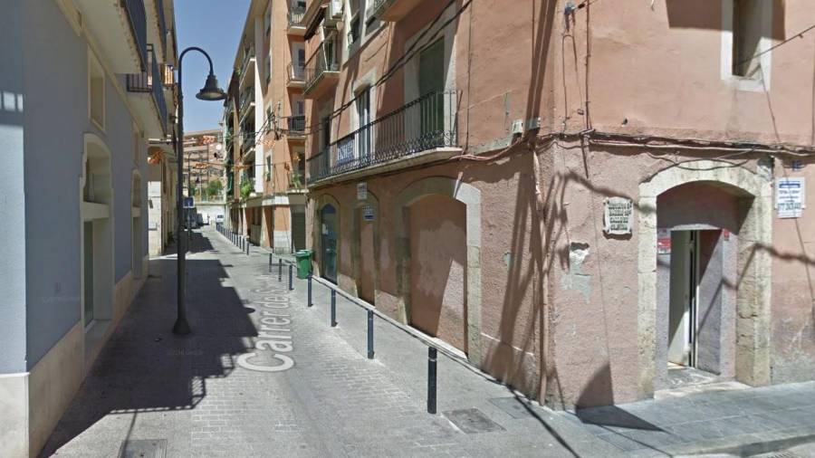 Dos patrullas de la Guàrdia Urbana acudieron a la calle Sant Andreu ante un aviso de pelea en la vía pública