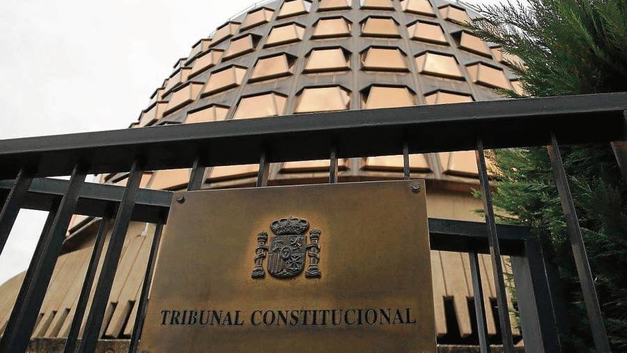 El Tribunal Constitucional adverteix Torrent i la Mesa del Parlament que si no acaten la resolució, podrien incórrer en desobediència. Foto: ACN