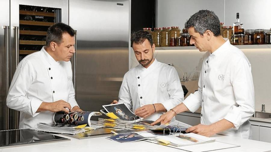 Oriol Castro, Eduard Xatruch y Mateu Casañas dirigen el restaurante Disfrutar. foto: Joan Valera