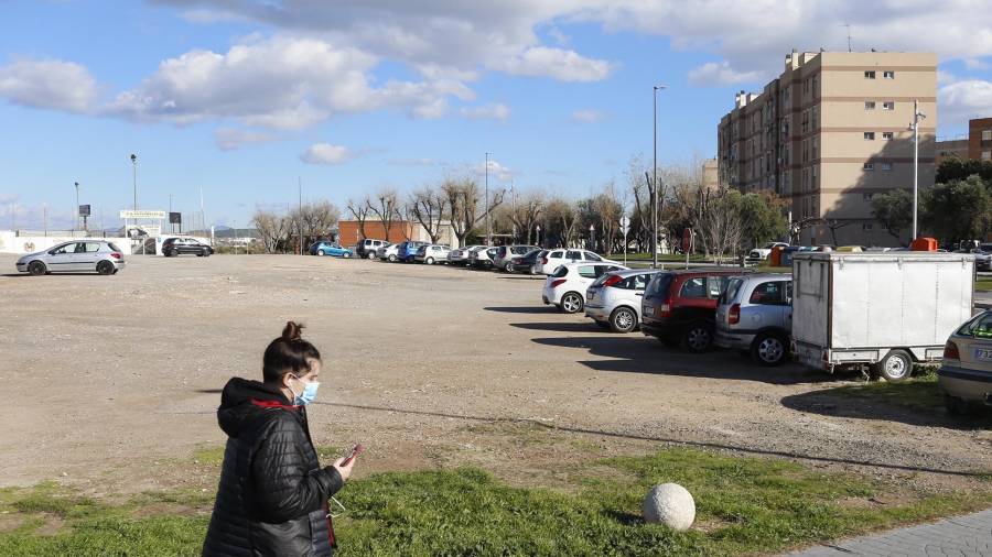 Los terrenos ya se utilizan como aparcamiento. FOTO: Pere Ferré