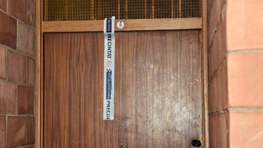 Imagen de archivo de una puerta precintada. FOTO: DT