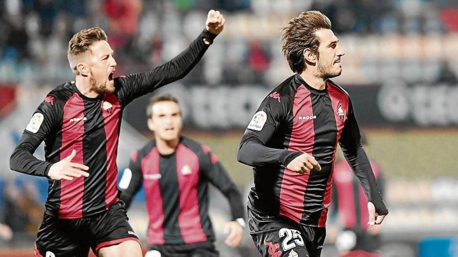 Édgar Hernández y Lékic celebran un gol en el Estadi. Foto: A. González