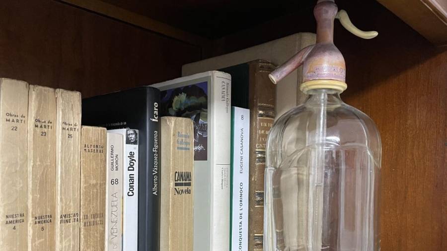 Les antigues ampolles de sifó s’han convertit en una decorativa peça de col·lecció, com aquesta de Carbónicas Gaya, d’Aitona. FOTO: @EDUARDBOADA