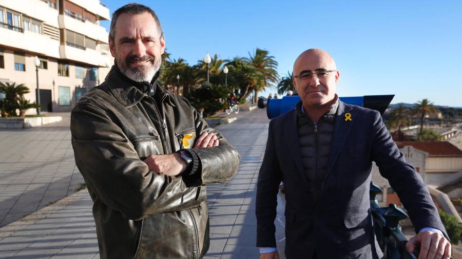 Eusebi Campdepadrós (Junts per Catalunya), a la izquierda, y Òscar Peris (ERC), a la derecha, el pasado jueves en el Balcó del Mediterrani durante el encuentro que organizó el ‘Diari de Tarragona’ para analizar la