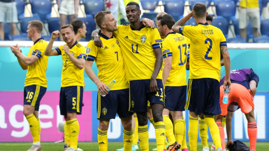 Imagen de los jugadores de la selección sueca tras su victoria. EFE