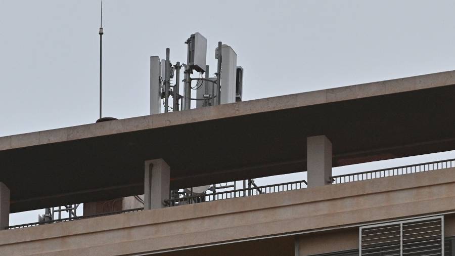 La primera antena de cinco G se instalará en el centro de la ciudad, en un edificio de la Plaça Llibertat de Reus. FOTO: ALFREDO GONZÁLEZ