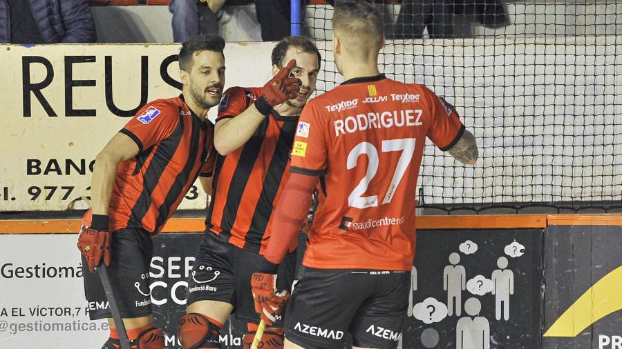 Bancells, Salvat y Rodríguez celebran un gol. FOTO: Alfredo González