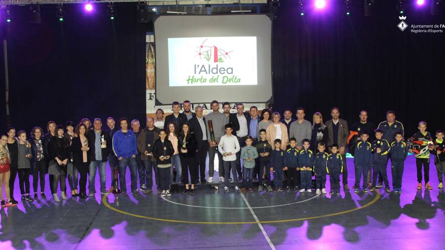 Los premiados en la gala deportiva celebrada en l'Aldea. Foto: Ajuntament de l'Aldea