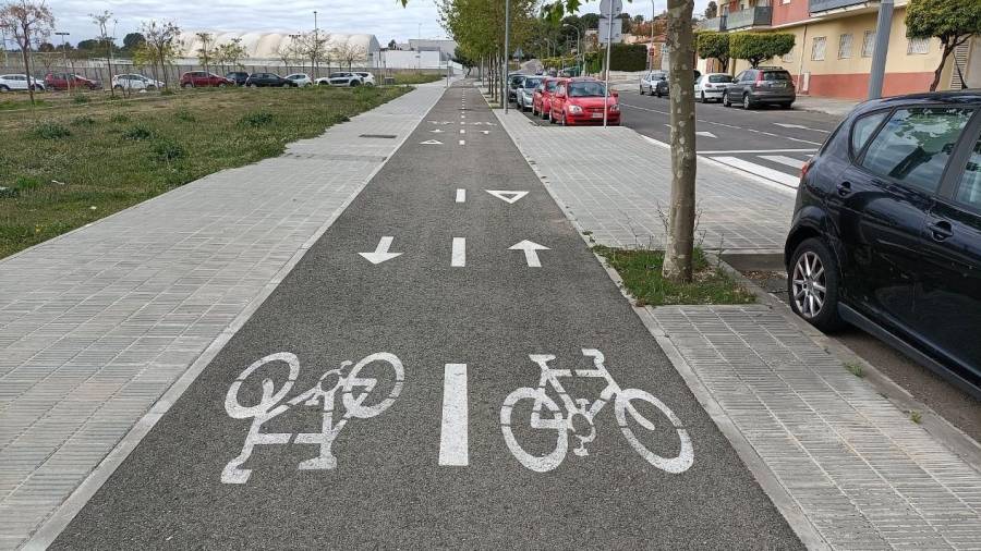 Uno de los tramos ya efectivos de carril bici en El Vendrell.
