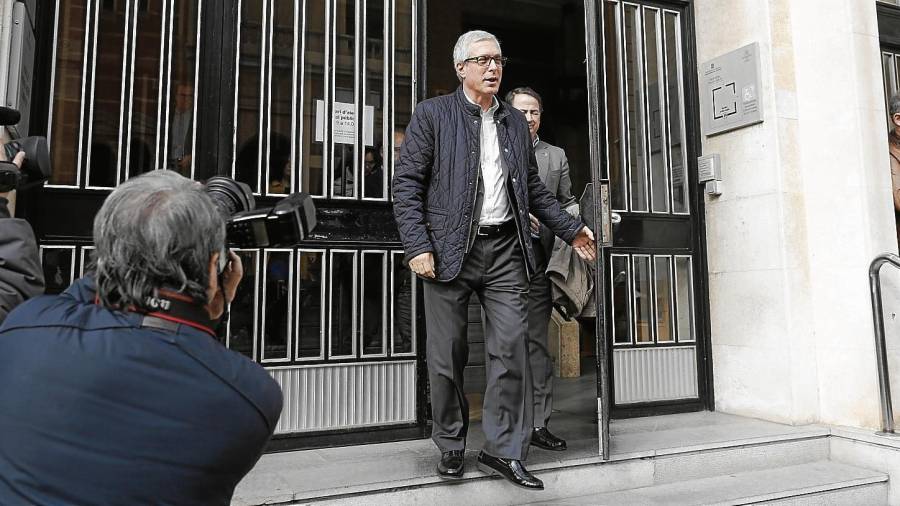 Ballesteros saliendo del Juzgado después de declarar como investigado ante el juez instructor. FOTO: Pere Ferré/DT