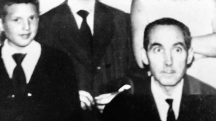 El representant de queviures i cons erves Gabriel Mas Guardiola, amb el seu fill Josep Maria.Foto: Arxiu Gabriel Mas Montagut