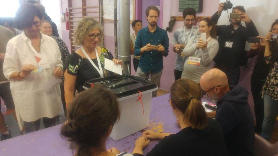 Primers votants a la Colla Jove. Foto: N.Riu