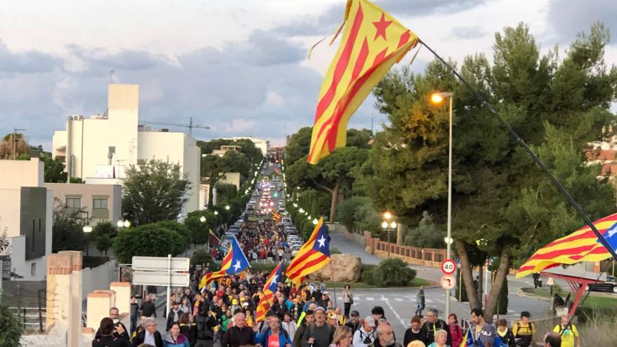 La marcha corta la N-340 a su salida de Tarragona. Foto: @assemblea