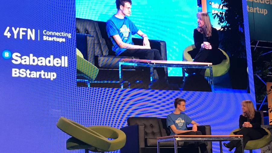 Montse Guardia junto al creador de Ethereum, Vitalik Buterin, en el 4YFN de 2017. Foto: Cedida