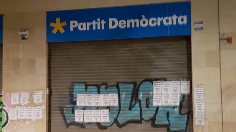 Seu del Partit Demòcrata, a l'avinguda de Catalunya, aquesta matinada.