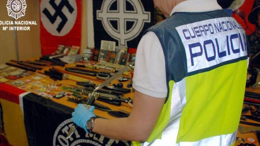 La policia nacional deté Jesús A per difondre contingut relacionat amb Hitler al seu blog
