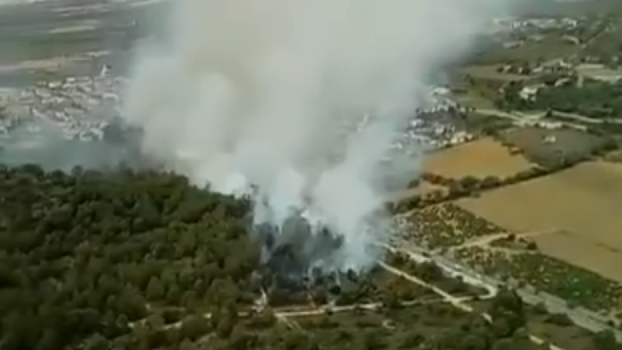 Imagen aérea del incendio de El Vendrell.