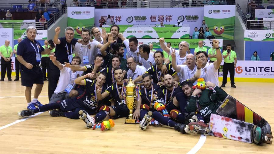 La selección española celebra el título de campeona del Mundo. Foto: FEP