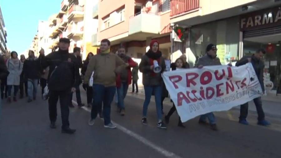 Los vecinos piden medidas para evitar la peligrosidad de una calle. FOTO. TV EL VENDRELL