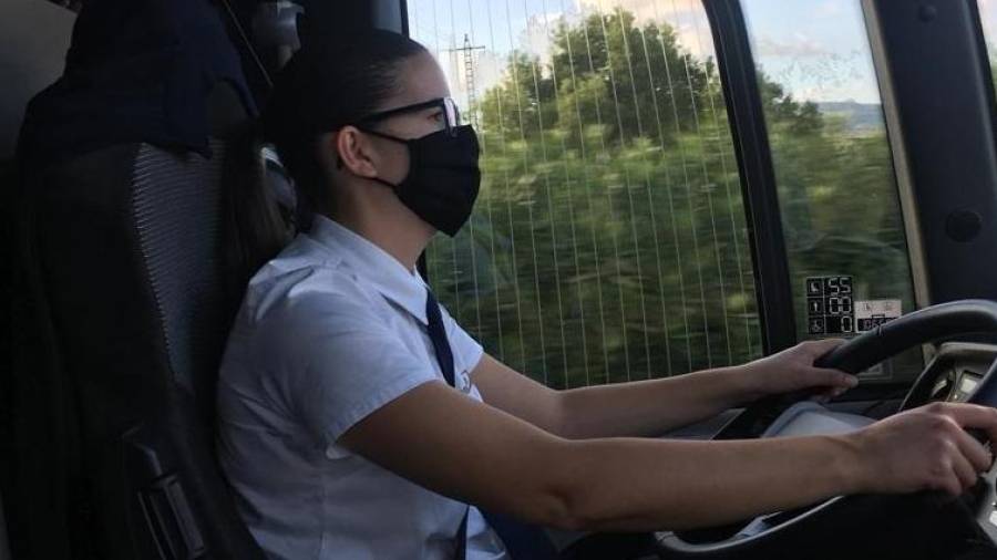 Arianna Sabaté, de 31 años, es conductora de autocar desde hace dos. FOTO: CEDIDA