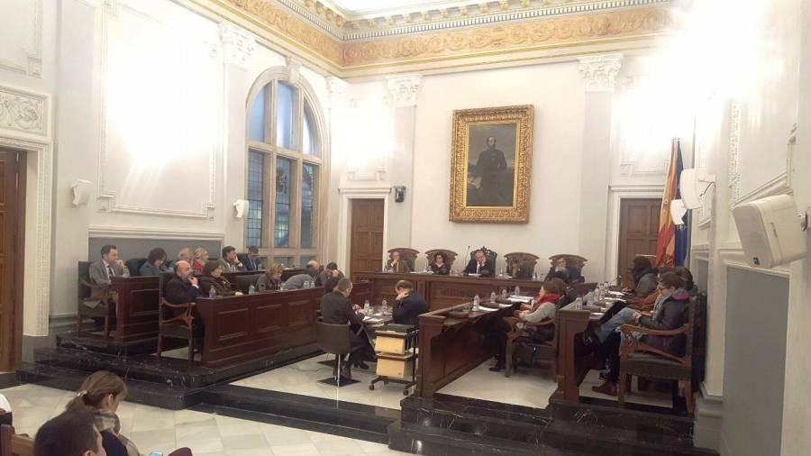 Imagen de la sesión plenaria de este lunes que ha rechazado la cuestión de confianza del alcalde Pellicer. Foto: A. Mariné
