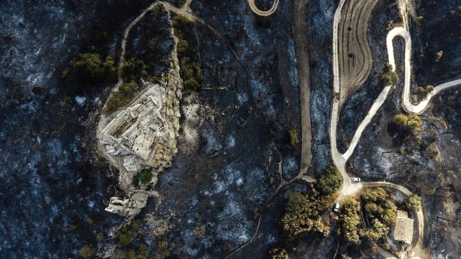 Zona quemada por el incendio de la Conca de Barberà, a vista de dron. FOTO: acn